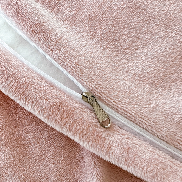 91家纺网 家纺一手货源 找家纺 诺梵家纺 2025新款8.2斤宽边织带雕花绒牛奶绒四件套 清雅-粉