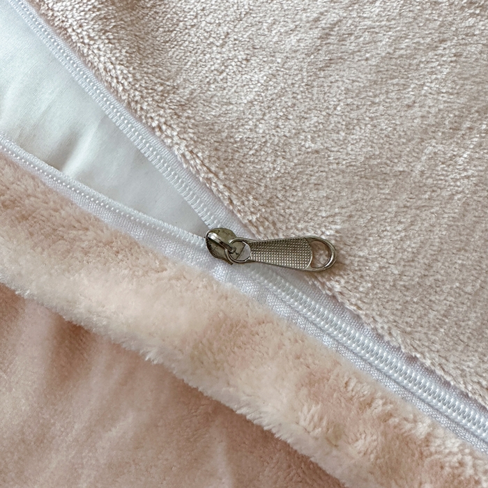 91家纺网 家纺一手货源 找家纺 诺梵家纺 2025新款8.2斤宽边织带雕花绒牛奶绒四件套 云烟-黄