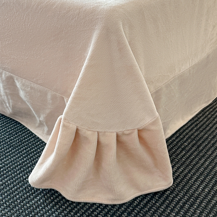 91家纺网 家纺一手货源 找家纺 诺梵家纺 2025新款8.2斤宽边织带雕花绒牛奶绒四件套 云烟-黄