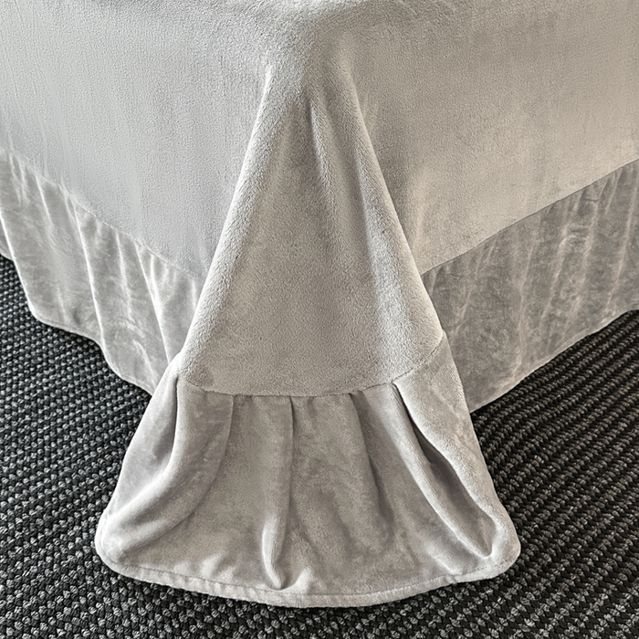 91家纺网 家纺一手货源 找家纺 诺梵家纺 2025新款8.2斤宽边织带雕花绒牛奶绒四件套 巴洛克-灰