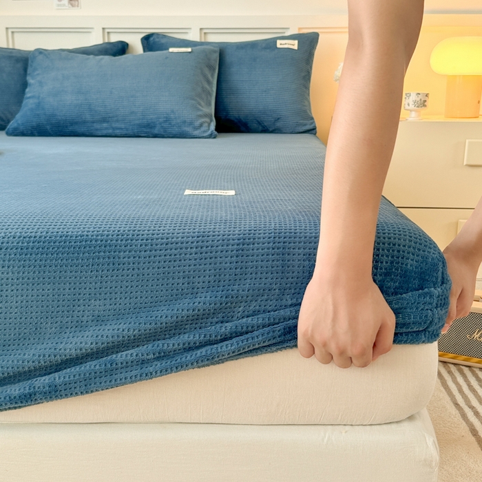 91家纺网 家纺一手货源 找家纺 （总）眠博士 2025新款A类华夫格剪花牛奶绒床笠