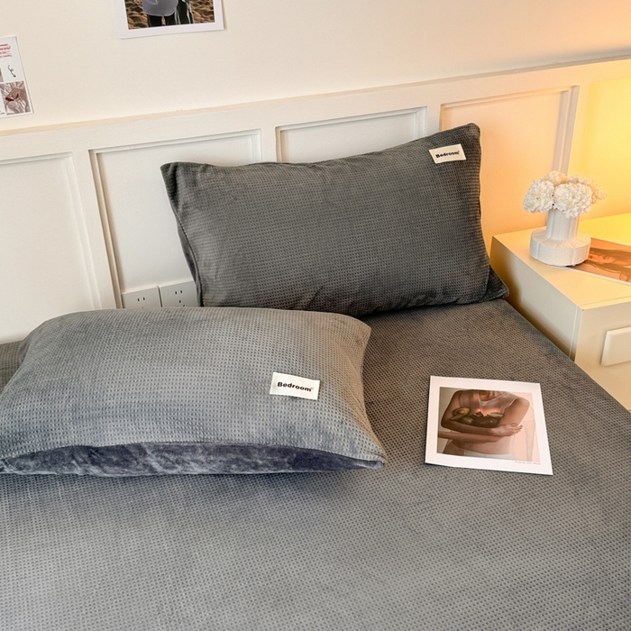 91家纺网 家纺一手货源 找家纺 眠博士 2025新款A类华夫格剪花牛奶绒床笠 剪花床笠-深灰