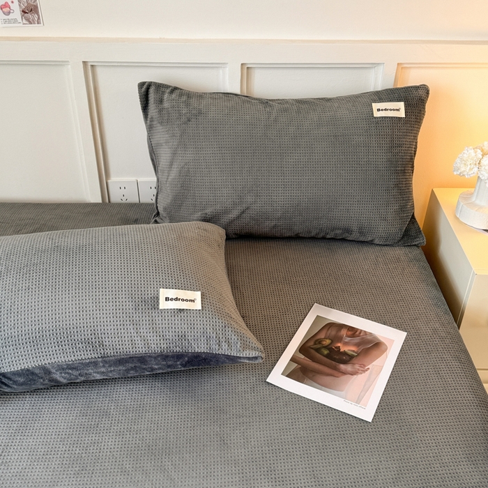 91家纺网 家纺一手货源 找家纺 眠博士 2025新款A类华夫格剪花牛奶绒床笠 剪花床笠-深灰