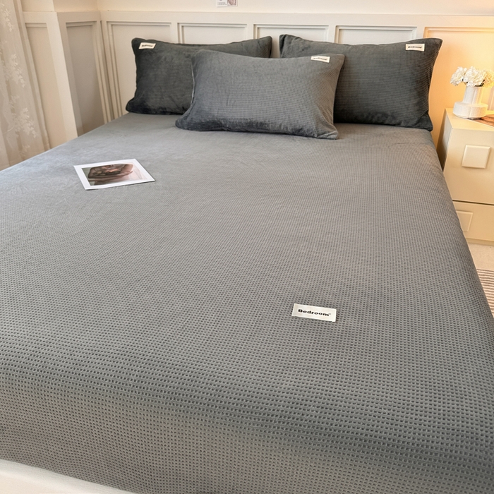 91家纺网 家纺一手货源 找家纺 眠博士 2025新款A类华夫格剪花牛奶绒床笠 剪花床笠-深灰