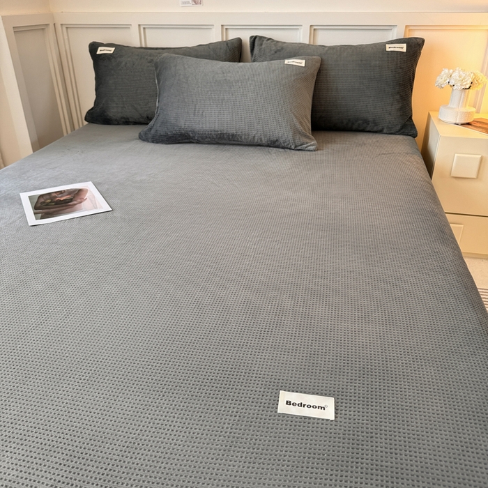 91家纺网 家纺一手货源 找家纺 眠博士 2025新款A类华夫格剪花牛奶绒床笠 剪花床笠-深灰