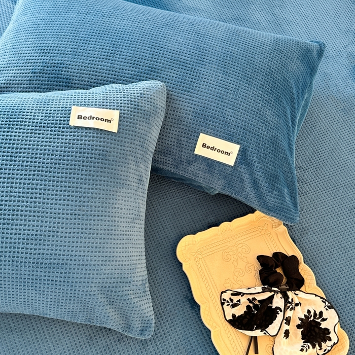 91家纺网 家纺一手货源 找家纺 （总）眠博士 2025新款A类华夫格剪花牛奶绒床笠