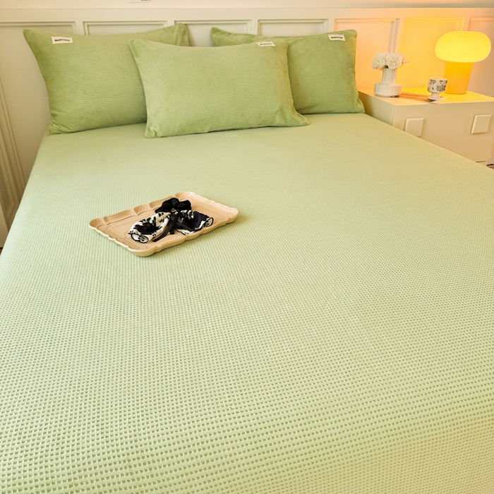 91家纺网 家纺一手货源 找家纺 眠博士 2025新款A类华夫格剪花牛奶绒床笠 剪花床笠-苹果绿