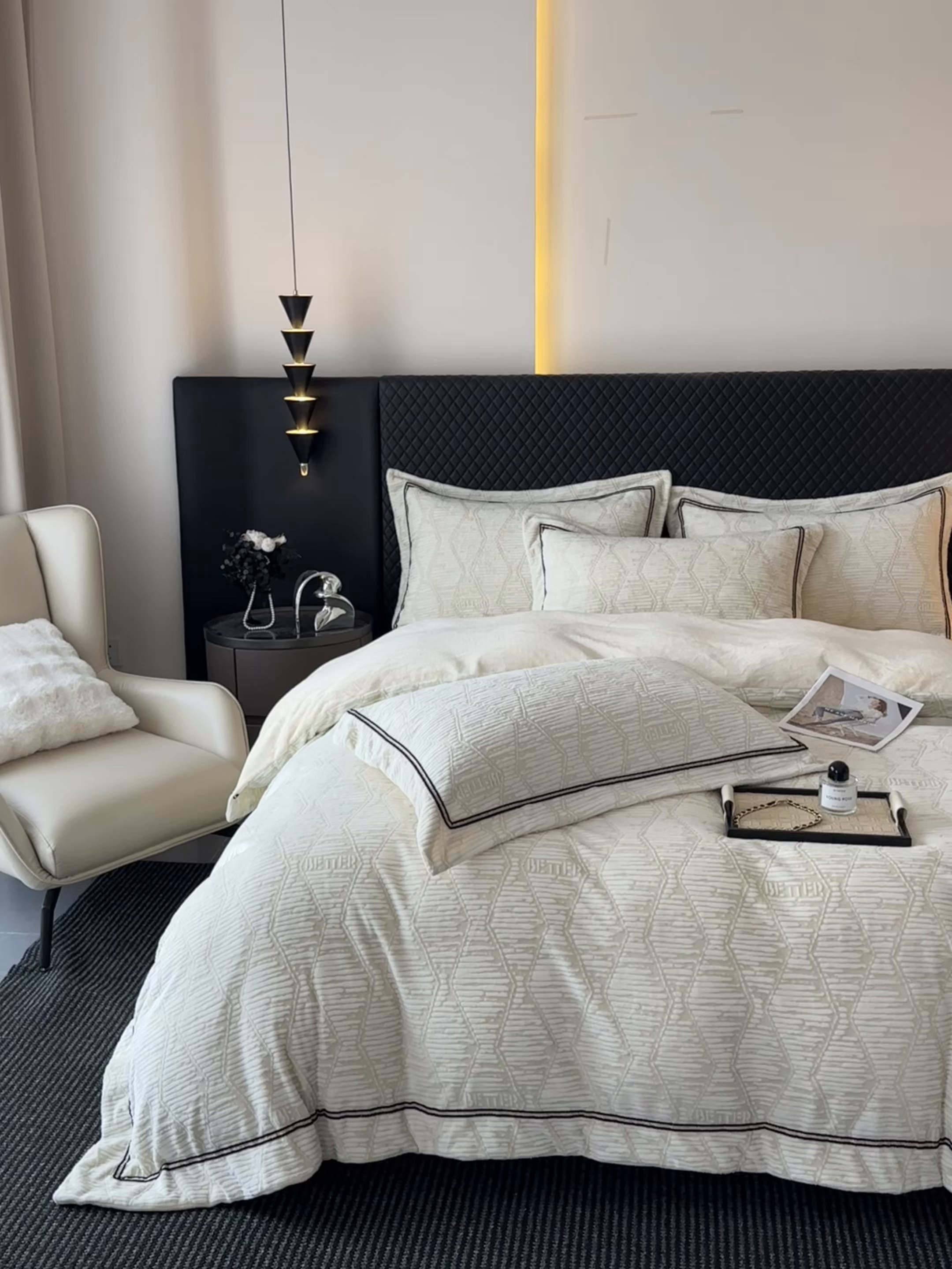 91家纺网 家纺一手货源 找家纺 诺梵家纺 2025新款8.2斤宽边织带雕花绒牛奶绒四件套 云烟-绿