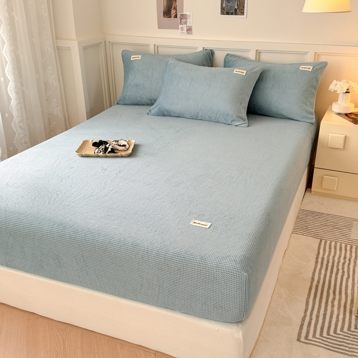 91家纺网 家纺一手货源 找家纺 眠博士 2025新款A类华夫格剪花牛奶绒床笠 剪花床笠-雾霾蓝