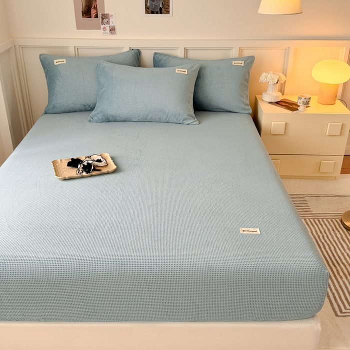 91家纺网 家纺一手货源 找家纺 眠博士 2025新款A类华夫格剪花牛奶绒床笠 剪花床笠-雾霾蓝