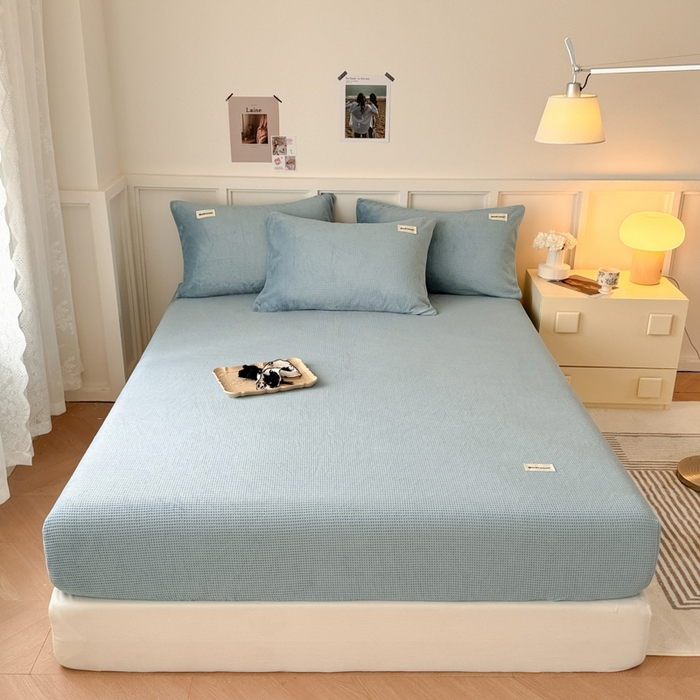 91家纺网 家纺一手货源 找家纺 眠博士 2025新款A类华夫格剪花牛奶绒床笠 剪花床笠-雾霾蓝