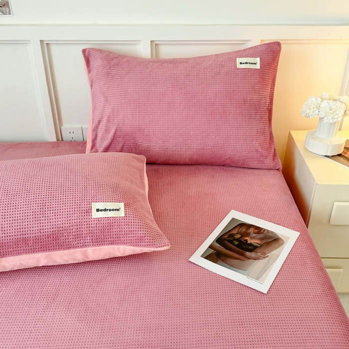 91家纺网 家纺一手货源 找家纺 眠博士 2025新款A类华夫格剪花牛奶绒床笠 剪花床笠-豆沙