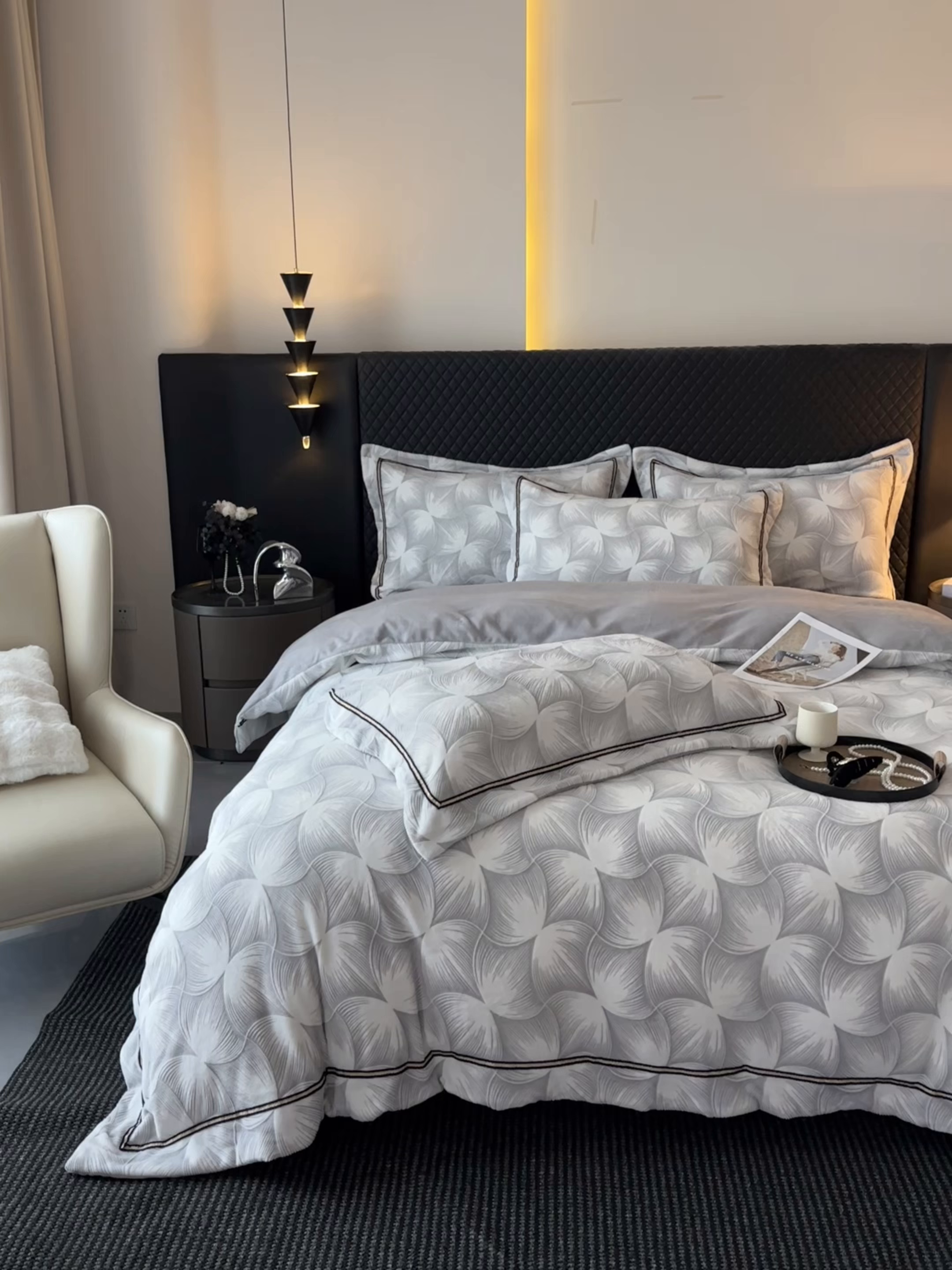 91家纺网 家纺一手货源 找家纺 （总）诺梵家纺 2025新款8.2斤宽边织带雕花绒牛奶绒四件套