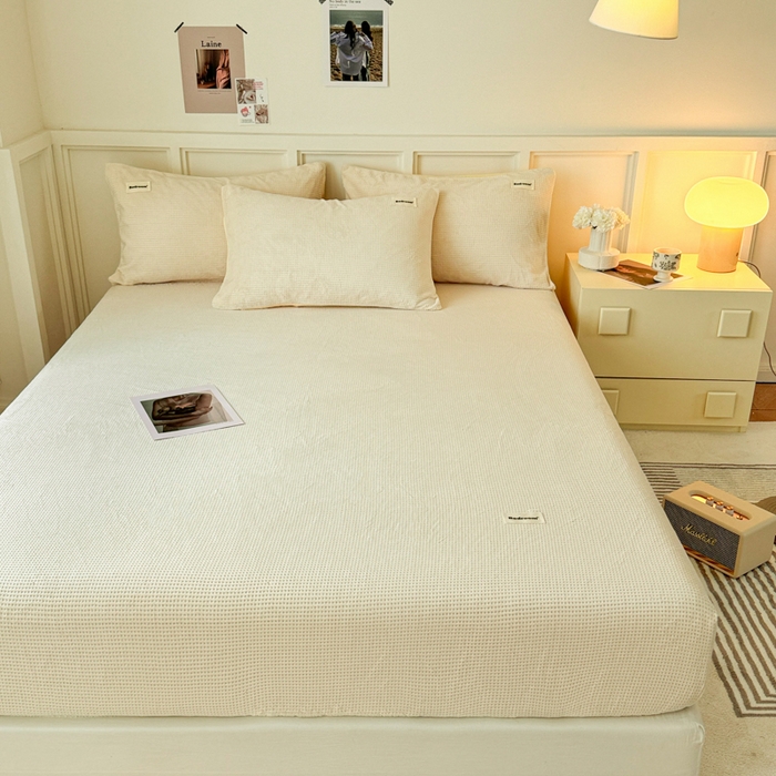 91家纺网 家纺一手货源 找家纺 眠博士 2025新款A类华夫格剪花牛奶绒床笠 剪花床笠-奶黄