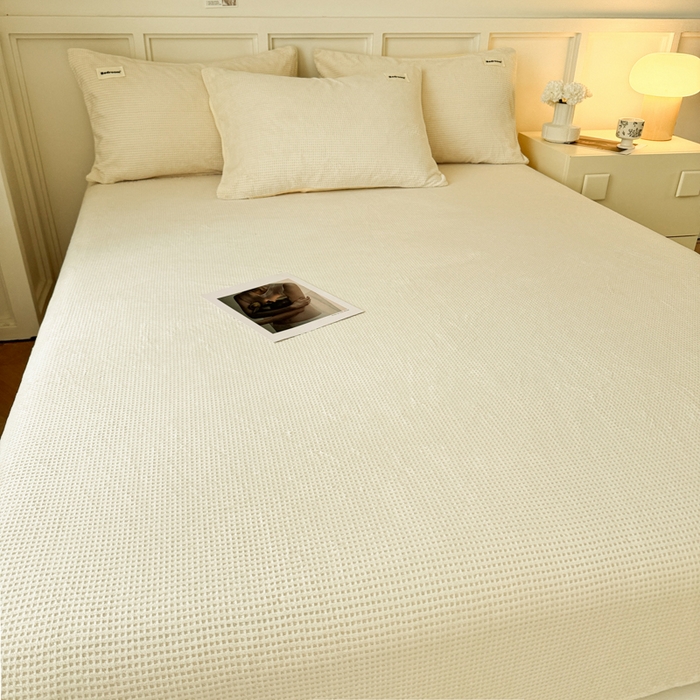 91家纺网 家纺一手货源 找家纺 眠博士 2025新款A类华夫格剪花牛奶绒床笠 剪花床笠-奶黄