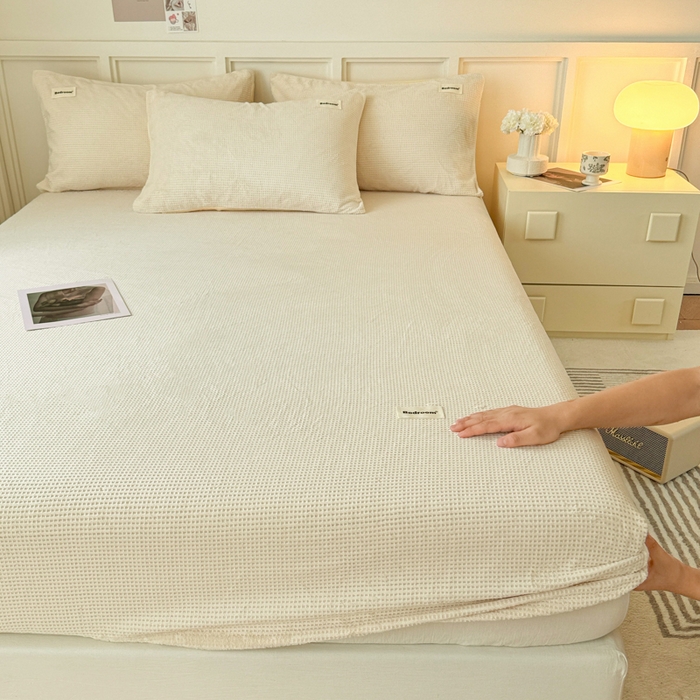 91家纺网 家纺一手货源 找家纺 眠博士 2025新款A类华夫格剪花牛奶绒床笠 剪花床笠-奶黄