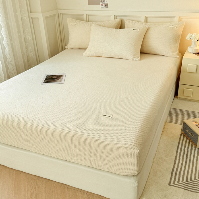 91家纺网 家纺一手货源 找家纺 眠博士 2025新款A类华夫格剪花牛奶绒床笠 剪花床笠-奶黄