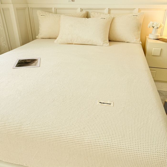 91家纺网 家纺一手货源 找家纺 眠博士 2025新款A类华夫格剪花牛奶绒床笠 剪花床笠-奶黄