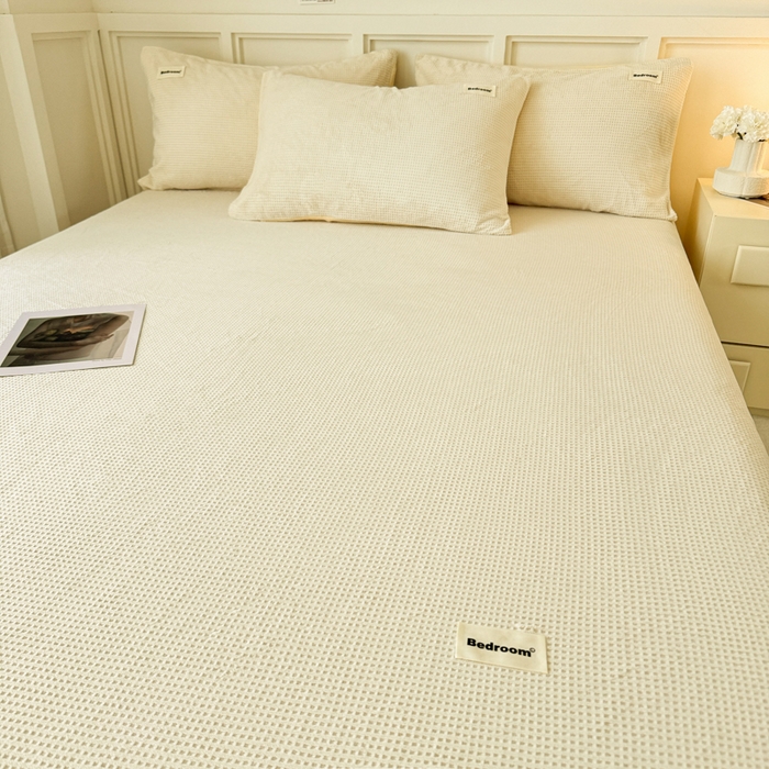 91家纺网 家纺一手货源 找家纺 眠博士 2025新款A类华夫格剪花牛奶绒床笠 剪花床笠-奶黄