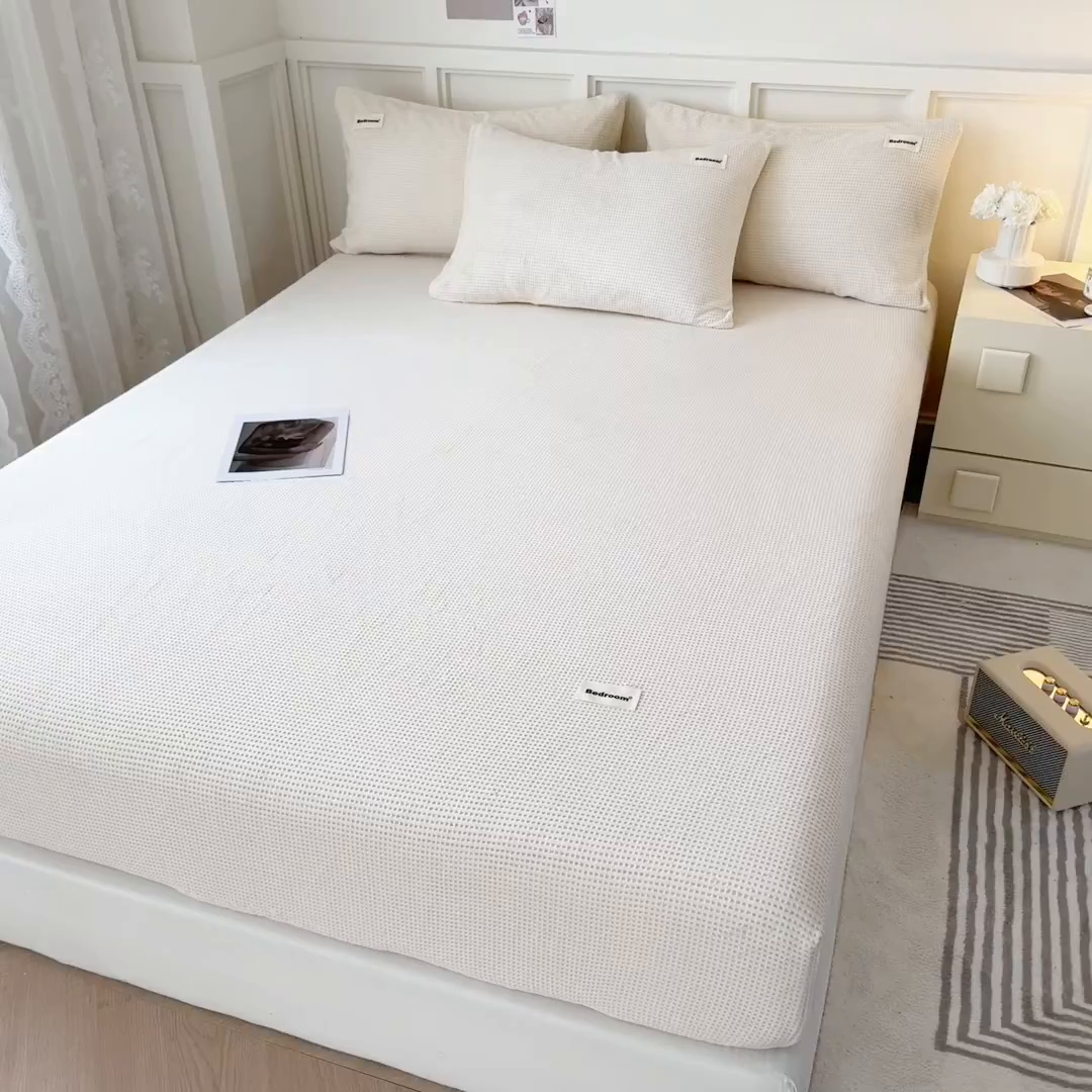 91家纺网 家纺一手货源 找家纺 眠博士 2025新款A类华夫格剪花牛奶绒床笠 剪花床笠-奶黄