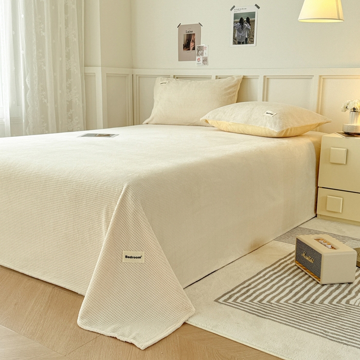 91家纺网 家纺一手货源 找家纺 眠博士 2025新款A类华夫格剪花牛奶绒床单多功能盖毯 剪花床单-奶黄