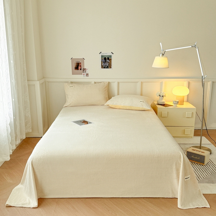 91家纺网 家纺一手货源 找家纺 眠博士 2025新款A类华夫格剪花牛奶绒床单多功能盖毯 剪花床单-奶黄