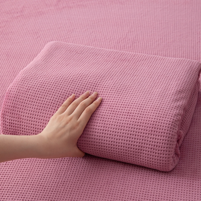 91家纺网 家纺一手货源 找家纺 眠博士 2025新款A类华夫格剪花牛奶绒床单多功能盖毯 剪花床单-豆沙