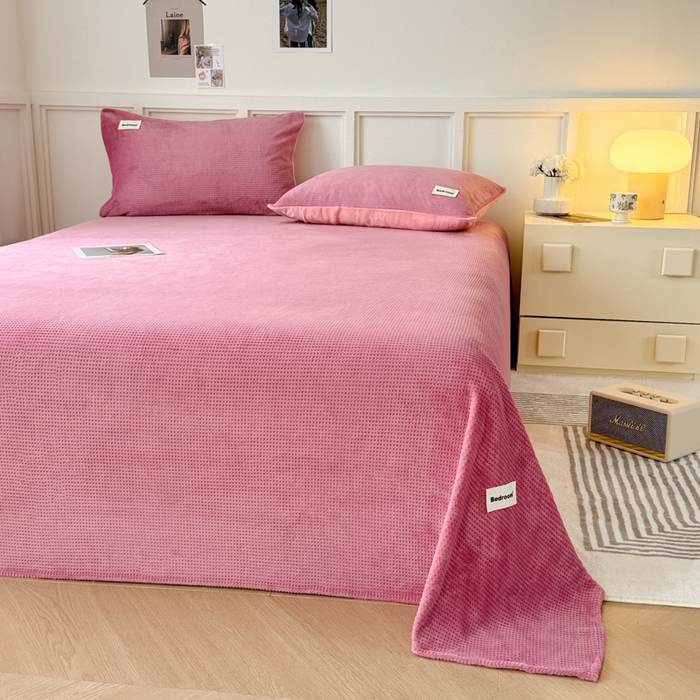 91家纺网 家纺一手货源 找家纺 眠博士 2025新款A类华夫格剪花牛奶绒床单多功能盖毯 剪花床单-豆沙