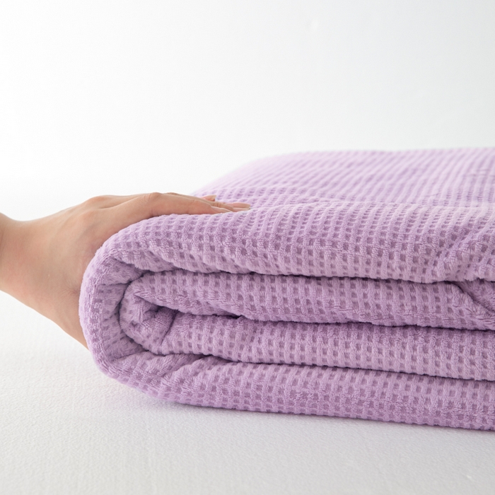 91家纺网 家纺一手货源 找家纺 眠博士 2025新款A类华夫格剪花牛奶绒床单多功能盖毯 剪花床单-紫色