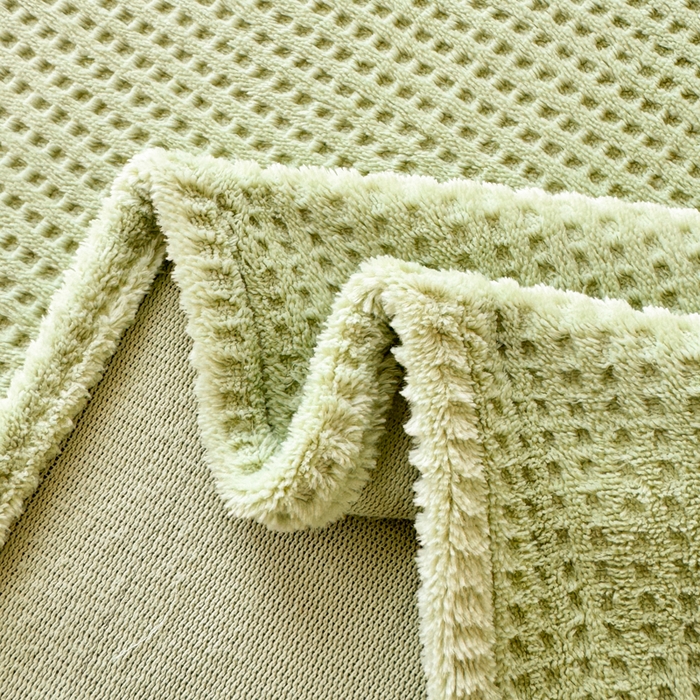 91家纺网 家纺一手货源 找家纺 眠博士 2025新款A类华夫格剪花牛奶绒床单多功能盖毯 剪花床单-苹果绿