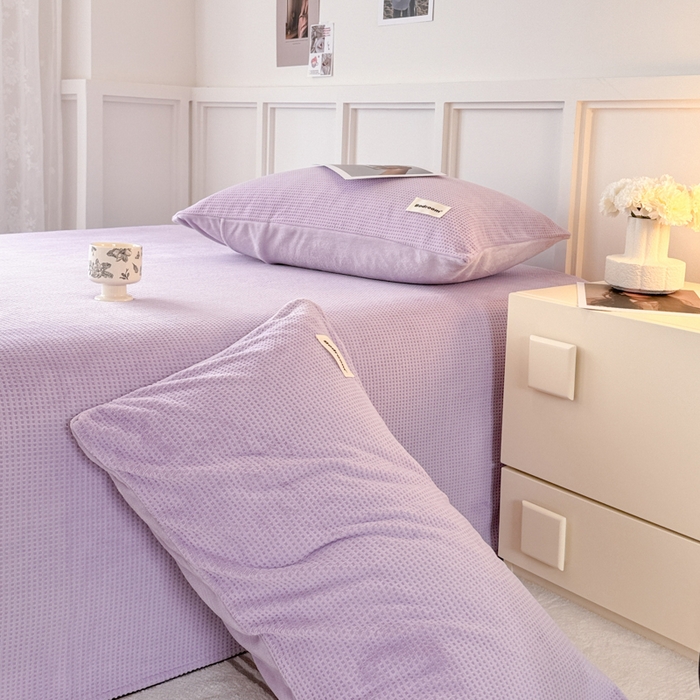 91家纺网 家纺一手货源 找家纺 眠博士 2025新款A类华夫格剪花牛奶绒床单多功能盖毯 剪花床单-紫色