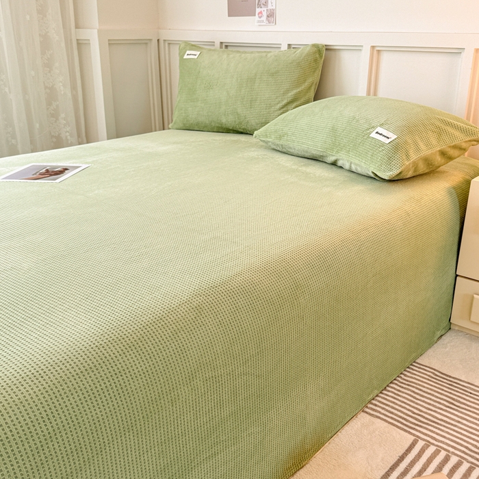 91家纺网 家纺一手货源 找家纺 眠博士 2025新款A类华夫格剪花牛奶绒床单多功能盖毯 剪花床单-苹果绿