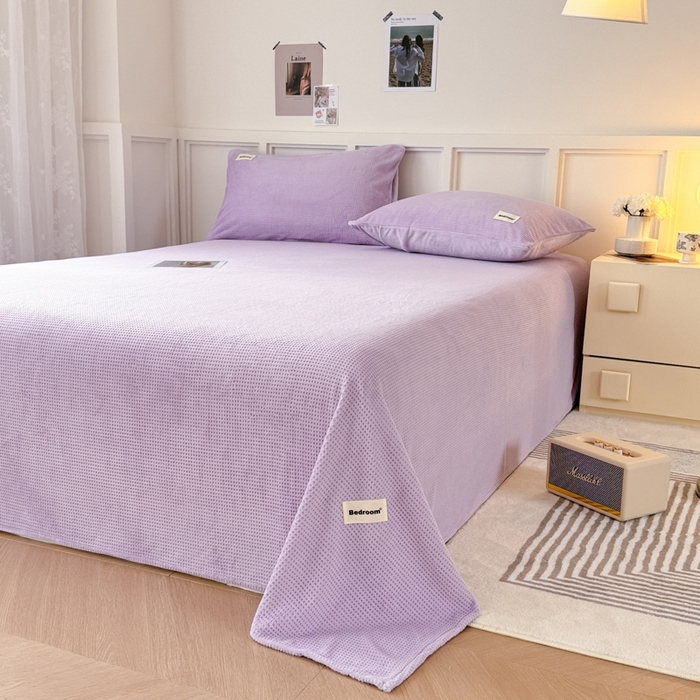 91家纺网 家纺一手货源 找家纺 眠博士 2025新款A类华夫格剪花牛奶绒床单多功能盖毯 剪花床单-紫色