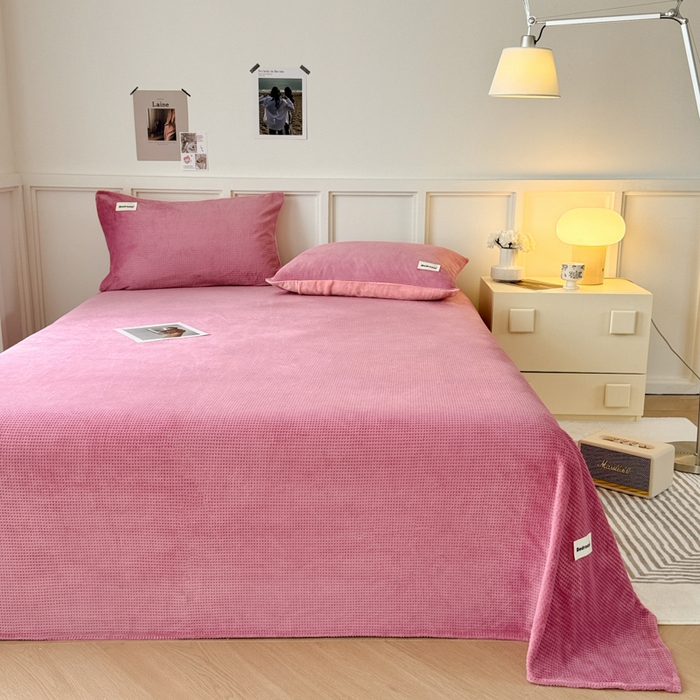 91家纺网 家纺一手货源 找家纺 眠博士 2025新款A类华夫格剪花牛奶绒床单多功能盖毯 剪花床单-豆沙