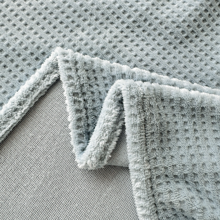 91家纺网 家纺一手货源 找家纺 眠博士 2025新款A类华夫格剪花牛奶绒床单多功能盖毯 剪花床单-雾霾蓝