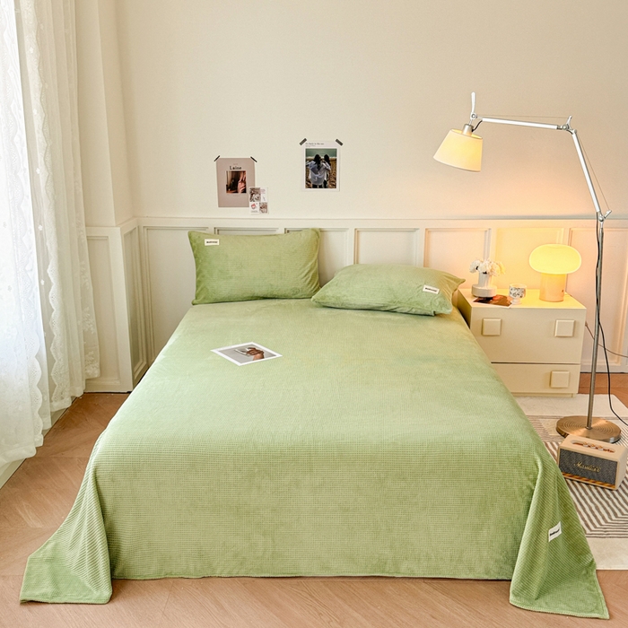 91家纺网 家纺一手货源 找家纺 眠博士 2025新款A类华夫格剪花牛奶绒床单多功能盖毯 剪花床单-苹果绿