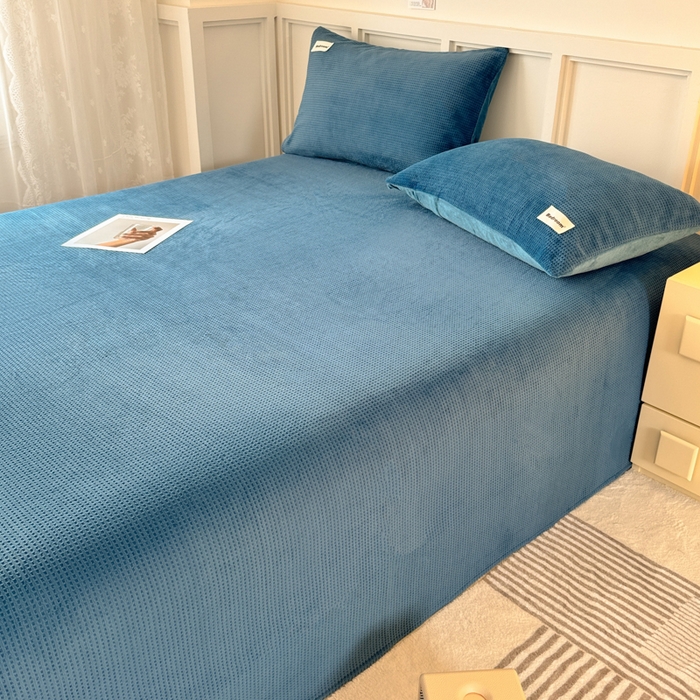 91家纺网 家纺一手货源 找家纺 （总）眠博士 2025新款A类华夫格剪花牛奶绒床单多功能盖毯