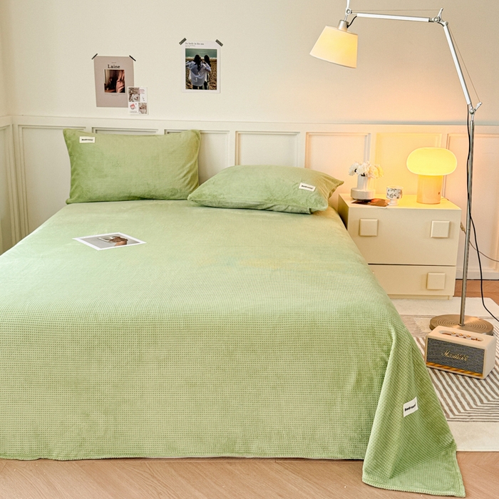 91家纺网 家纺一手货源 找家纺 眠博士 2025新款A类华夫格剪花牛奶绒床单多功能盖毯 剪花床单-苹果绿