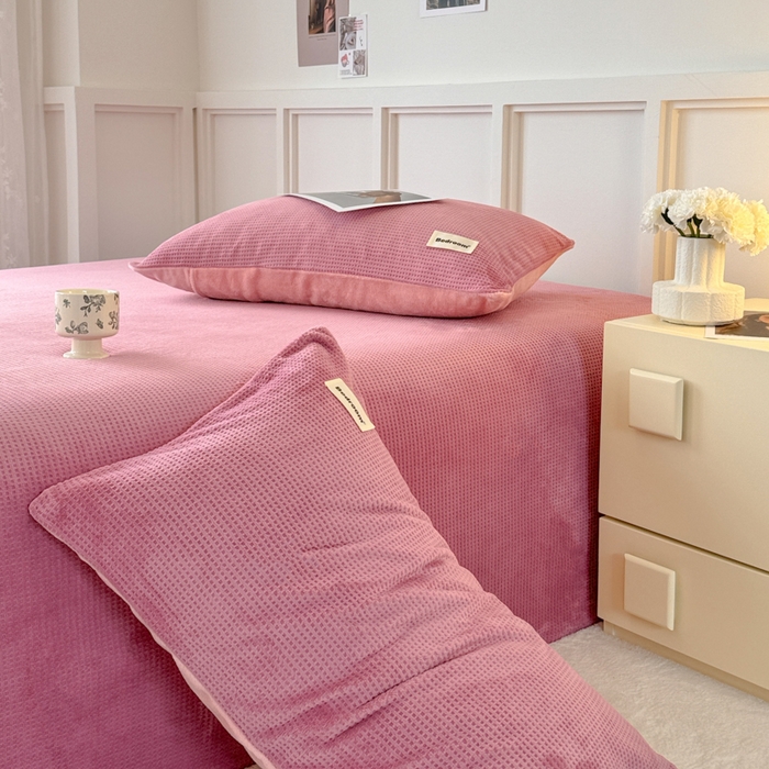 91家纺网 家纺一手货源 找家纺 眠博士 2025新款A类华夫格剪花牛奶绒床单多功能盖毯 剪花床单-豆沙