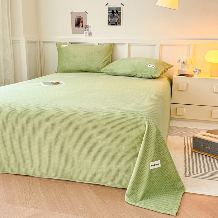 91家纺网 家纺一手货源 找家纺 眠博士 2025新款A类华夫格剪花牛奶绒床单多功能盖毯 剪花床单-苹果绿