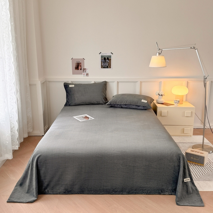 91家纺网 家纺一手货源 找家纺 眠博士 2025新款A类华夫格剪花牛奶绒床单多功能盖毯 剪花床单-深灰