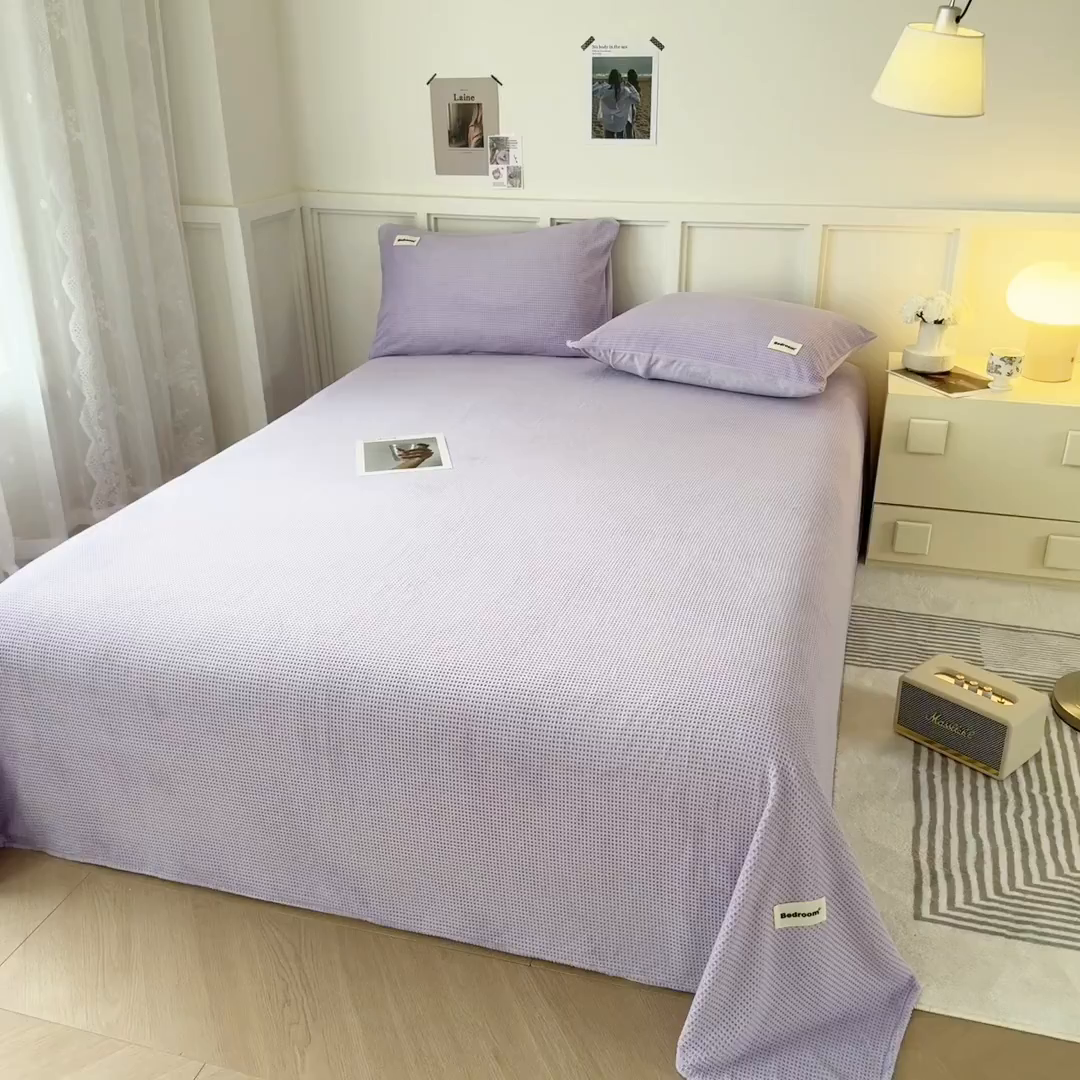 91家纺网 家纺一手货源 找家纺 眠博士 2025新款A类华夫格剪花牛奶绒床单多功能盖毯 剪花床单-紫色
