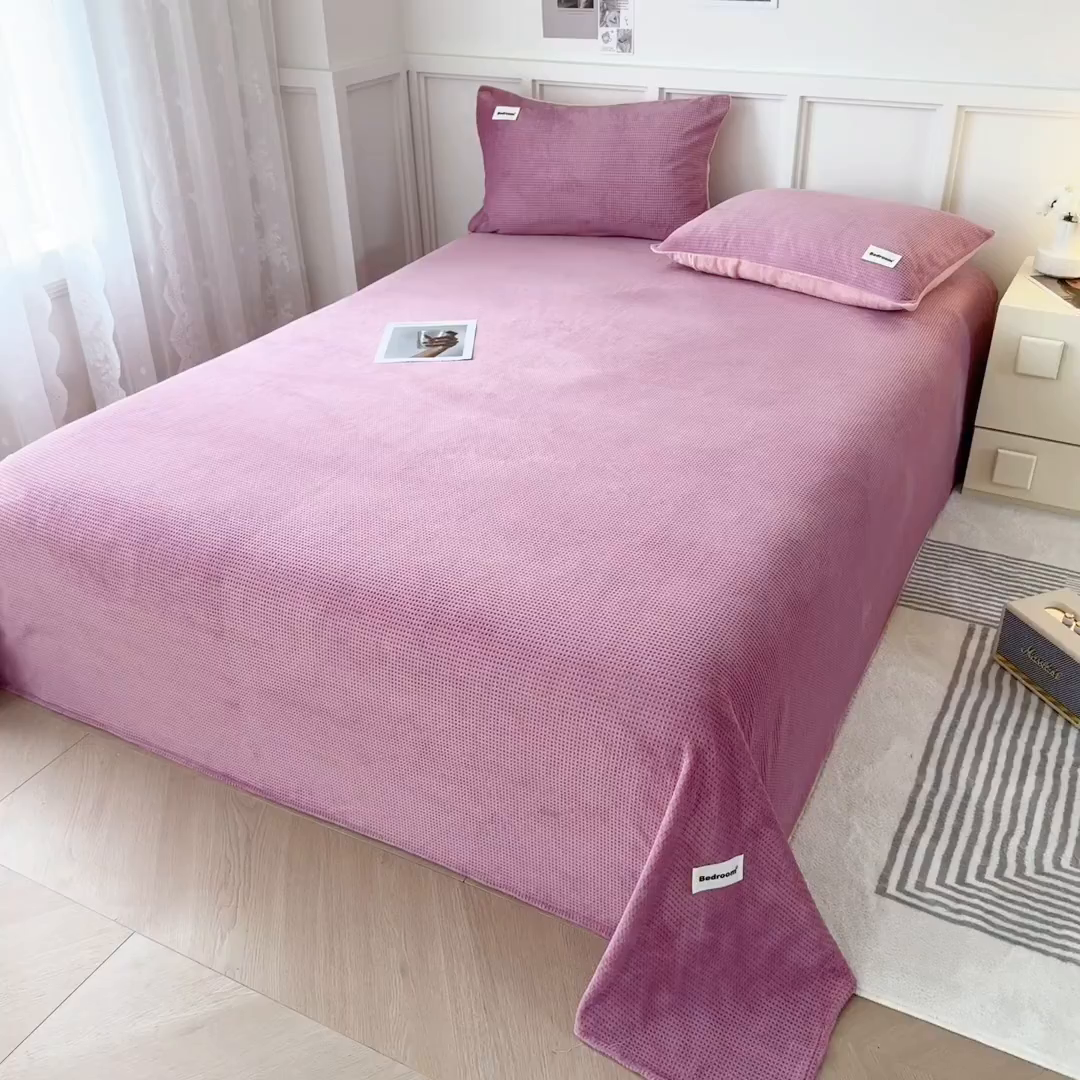 91家纺网 家纺一手货源 找家纺 眠博士 2025新款A类华夫格剪花牛奶绒床单多功能盖毯 剪花床单-豆沙