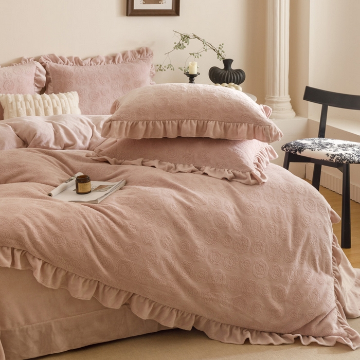 91家纺网 家纺一手货源 找家纺 （总）忆生活家纺 2025秋冬韩版公主风雕花牛奶绒四件套-小香茶花系列