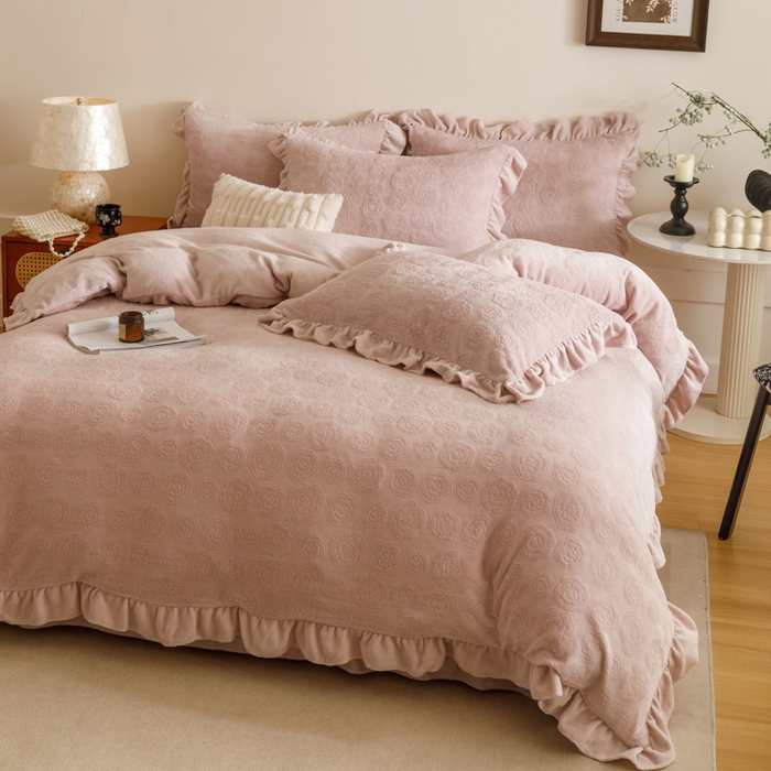 91家纺网 家纺一手货源 找家纺 （总）忆生活家纺 2025秋冬韩版公主风雕花牛奶绒四件套-小香茶花系列