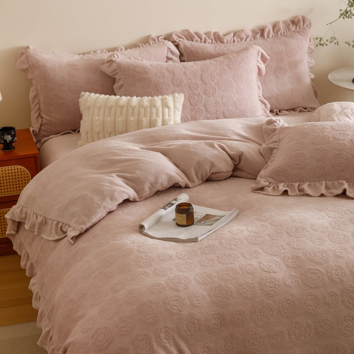 91家纺网 家纺一手货源 找家纺 （总）忆生活家纺 2025秋冬韩版公主风雕花牛奶绒四件套-小香茶花系列