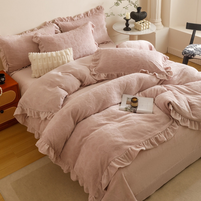 91家纺网 家纺一手货源 找家纺 （总）忆生活家纺 2025秋冬韩版公主风雕花牛奶绒四件套-小香茶花系列