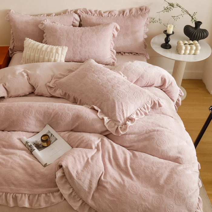 91家纺网 家纺一手货源 找家纺 （总）忆生活家纺 2025秋冬韩版公主风雕花牛奶绒四件套-小香茶花系列