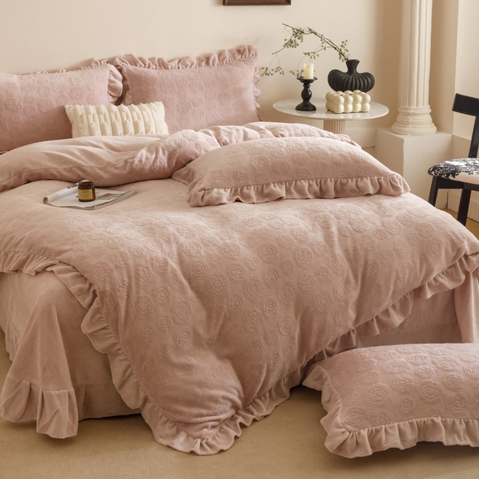 91家纺网 家纺一手货源 找家纺 （总）忆生活家纺 2025秋冬韩版公主风雕花牛奶绒四件套-小香茶花系列