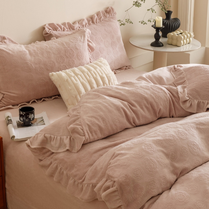 91家纺网 家纺一手货源 找家纺 （总）忆生活家纺 2025秋冬韩版公主风雕花牛奶绒四件套-小香茶花系列